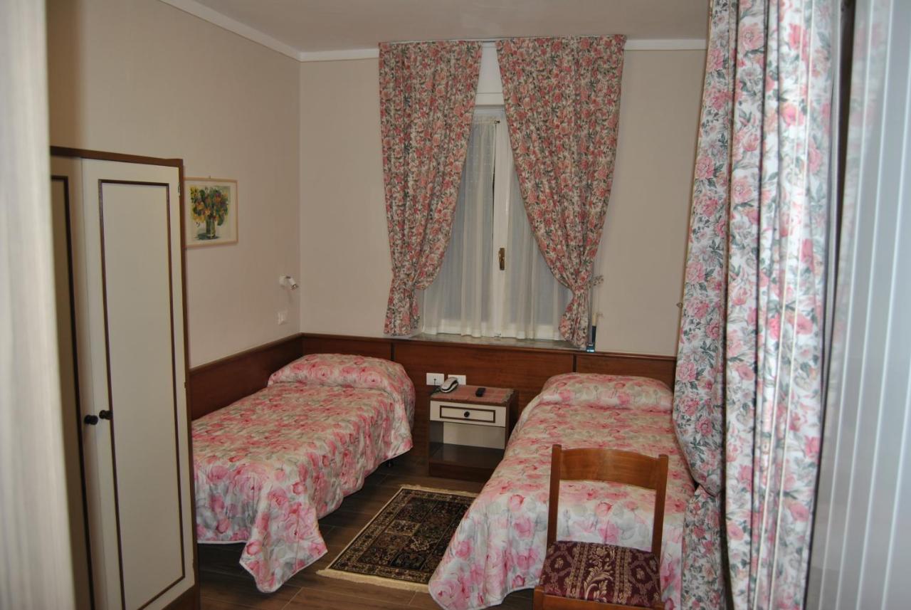 Hotel Villa Mon Toc สเตรซา ภายนอก รูปภาพ